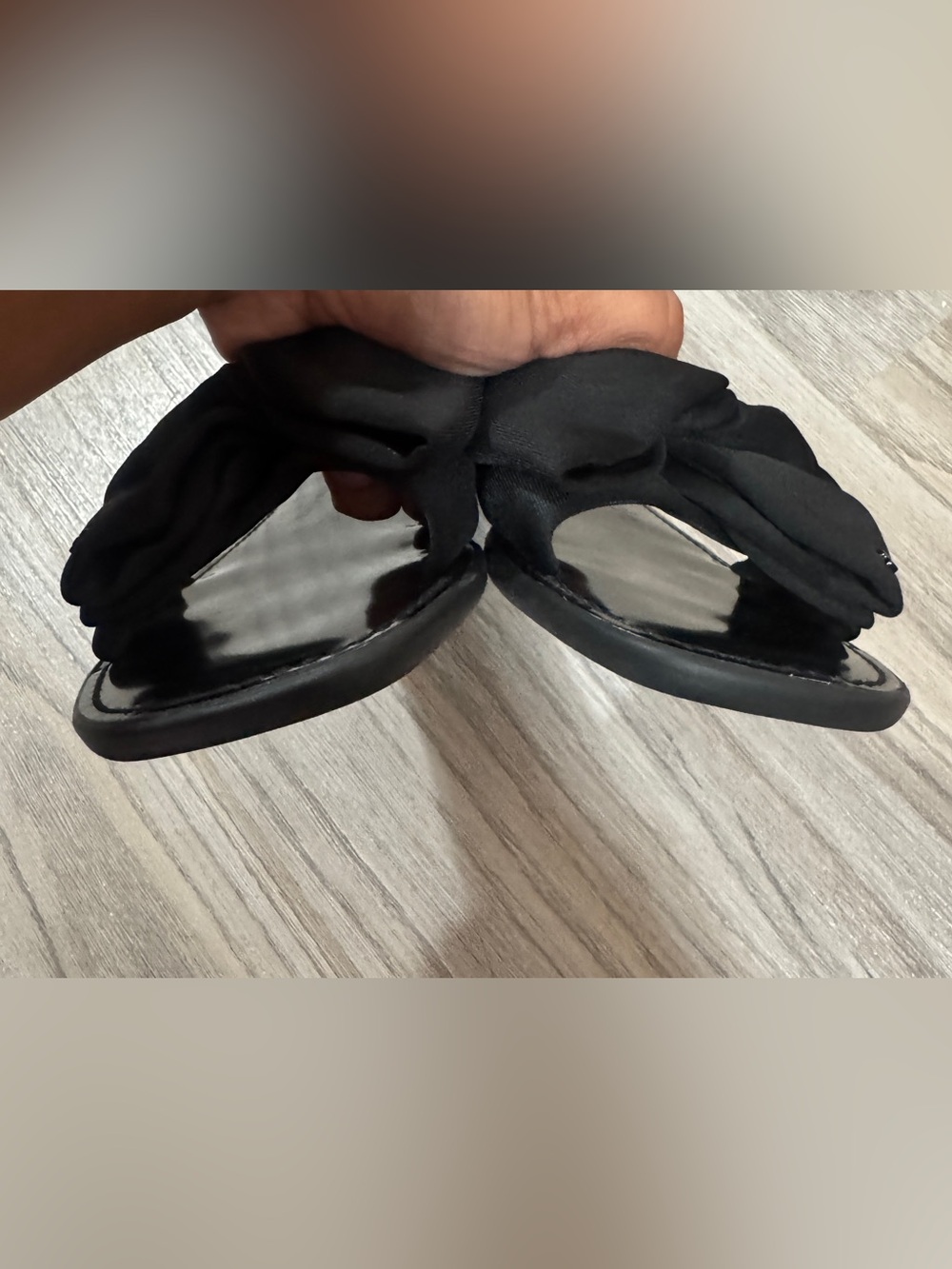 Kate Spade Bikini Slide Bow Sandals
Woman’s Size 6.5B - Picture 7 of 7